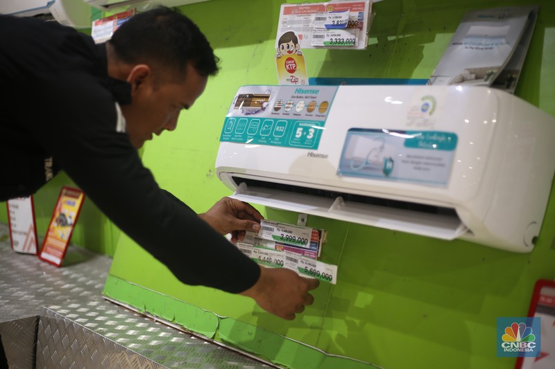 Promo Aneka AC di Transmart Full Day Sale. (CNBC Indonesia/Tias Budiarto) Promo Aneka AC di Transmart Full Day Sale. (CNBC Indonesia/Tias Budiarto)
