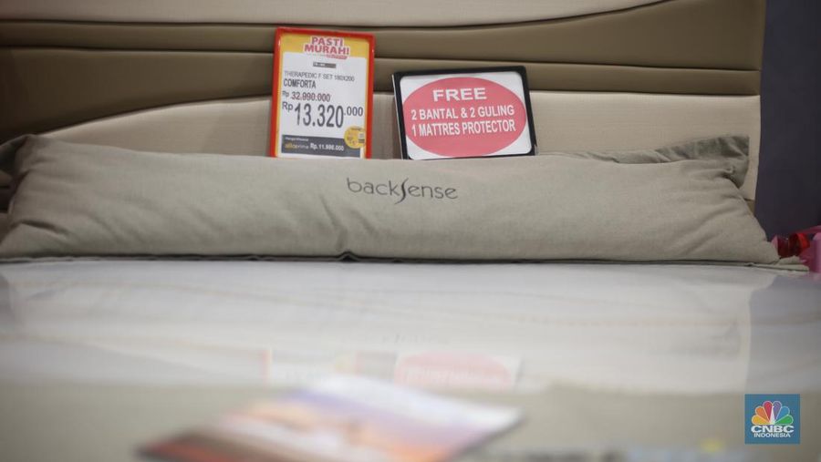 Promo Aneka Kasur di Transmart Full Day Sale. (CNBC Indonesia/Tias Budiarto)