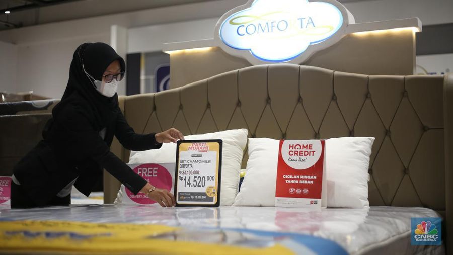 Promo Aneka Kasur di Transmart Full Day Sale. (CNBC Indonesia/Tias Budiarto)