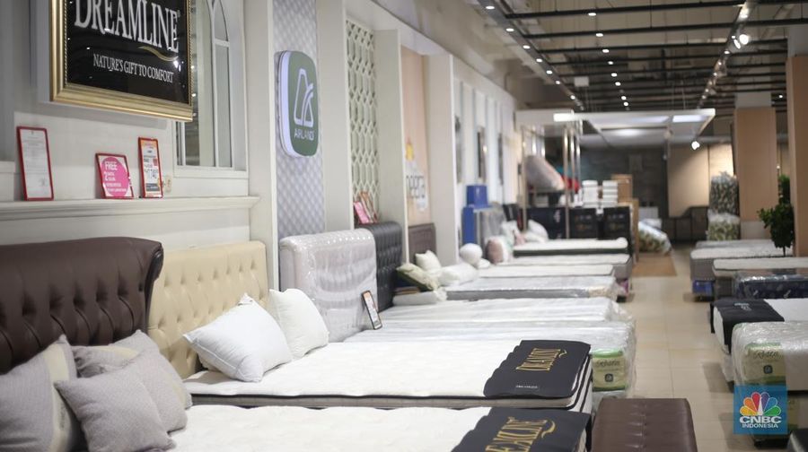 Promo Aneka Kasur di Transmart Full Day Sale. (CNBC Indonesia/Tias Budiarto)
