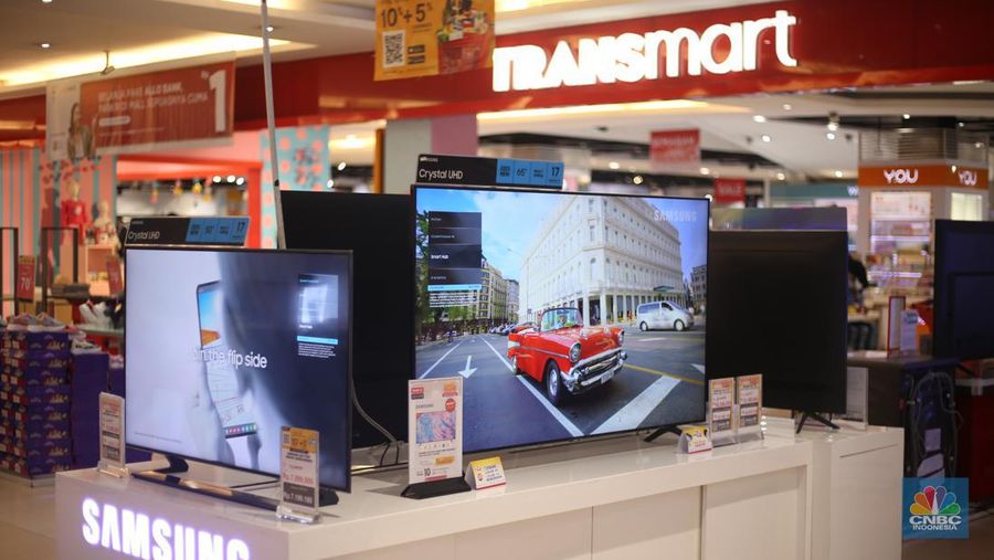 Promo Aneka TV di Transmart Full Day Sale. (CNBC Indonesia/Tias Budiarto)