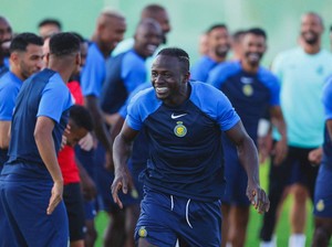 Sadio Mane Sulap Lapangan Bola Berlumpur Jadi Standar FIFA di Kampungnya