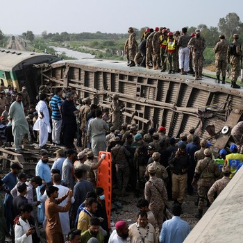 Potret Naas Kecelakaan Maut Kereta Ekspres Pakistan, 28 Tewas