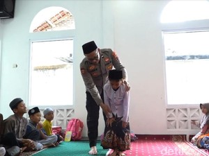 Dedikasi Aipda Agus Bangun TPQ-Pesantren untuk Anak-anak di Purbalingga