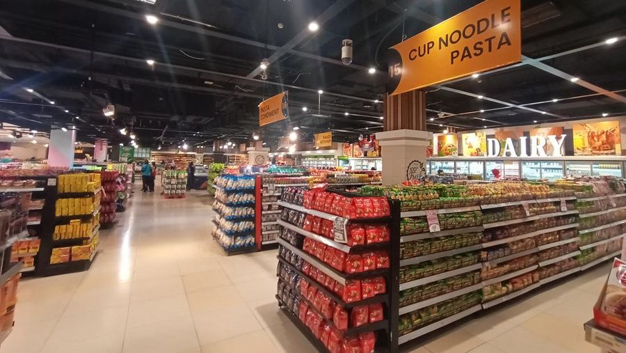 Diskon Transmart Jadi Favorit Ibu-ibu Beli Kebutuhan. (CNBC Indonesia/Eqqi Syahputra)