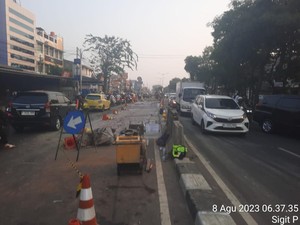 Warga Keluhkan Macet Jalan Jatiwaringin Bekasi Sampai Malam Hari
