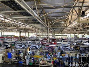Penjualan Mobil Dalam Negeri Turun, Pabrik Otomotif Ketolong Ekspor