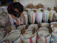 Warga RI Hati-hati, Harga Beras Terbang Terus ke Atas HET