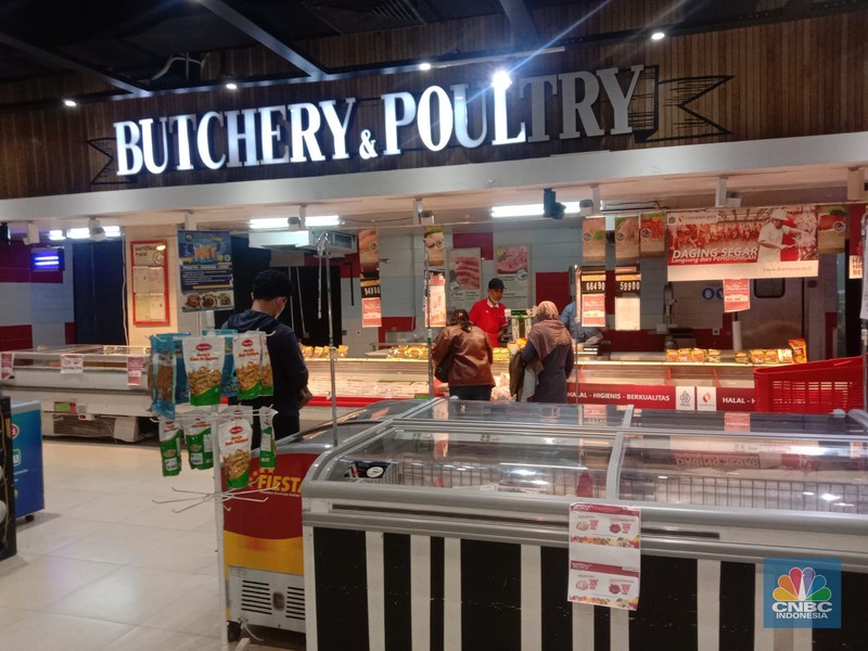 Transmart Full Day Sale (CNBC Indonesia/Eqqi Syahputra)