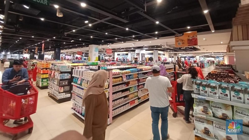 Transmart Full Day Sale (CNBC Indonesia/Eqqi Syahputra)