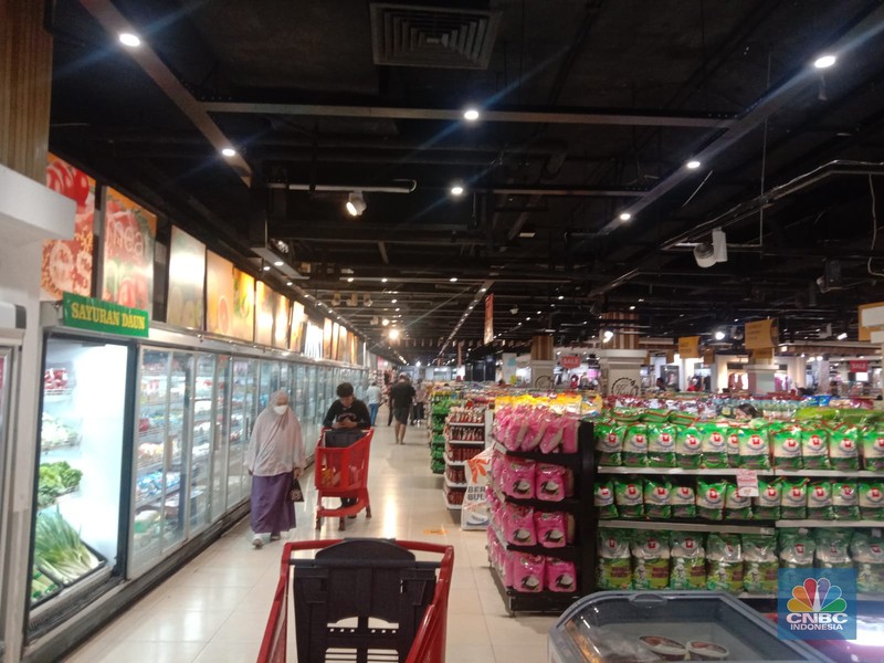 Transmart Full Day Sale (CNBC Indonesia/Eqqi Syahputra)