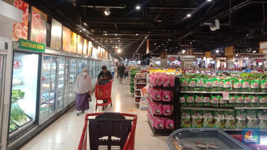 Transmart Full Day Sale (CNBC Indonesia/Eqqi Syahputra)