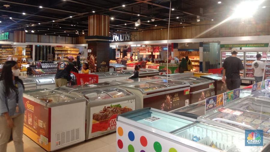 Transmart Full Day Sale (CNBC Indonesia/Eqqi Syahputra)