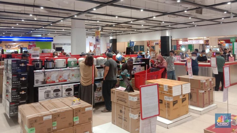 Transmart Full Day Sale (CNBC Indonesia/Eqqi Syahputra)