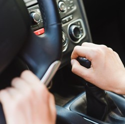 Mau Berikan Hadiah Mobil ke Anak? Baca Ini Dulu