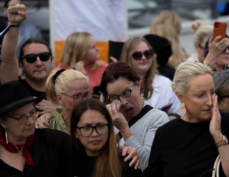 PEOPLE-SINEADOCONNOR/FUNERAL A hearse carrying the coffin of late Irish singer Sinead O'Connor passes outside her former home during her funeral procession as fans line the street to say their last goodbye to her, in Bray, Ireland, August 8, 2023. REUTERS/Clodagh Kilcoyne