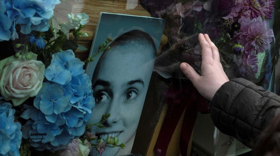 A hearse carrying the coffin of late Irish singer Sinead O'Connor passes outside her former home during her funeral procession as fans line the street to say their last goodbye to her, in Bray, Ireland, August 8, 2023. REUTERS/Clodagh Kilcoyne