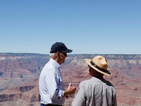 Intip Gaya Joe Biden Resmikan Taman Nasional di Arizona