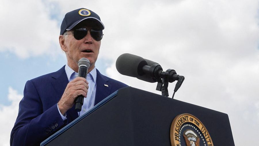 Presiden AS Joe Biden menyampaikan sambutan atas upaya konservasi pemerintahannya pada hari dia menandatangani proklamasi pendirian Baaj Nwaavjo I'tah Kukveni – Jejak Leluhur Monumen Nasional Grand Canyon, di Historic Red Butte Airfied di Tusayan, Arizona, AS, Agustus 8, 2023. (REUTERS/Jonathan Ernst)