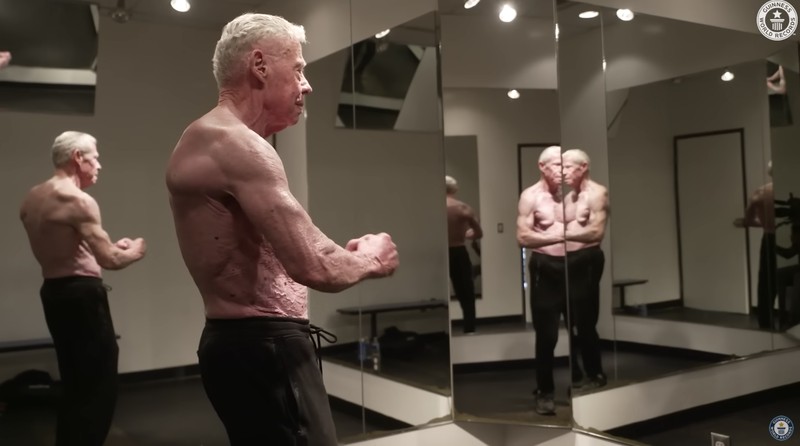 Rekor Dunia Guinness mencatatkan rekornya untuk binaragawan tertua di dunia, Jim Arrington yang berusia 90 tahun. (Tangkapan Layar Youtube guinnessworldrecords)