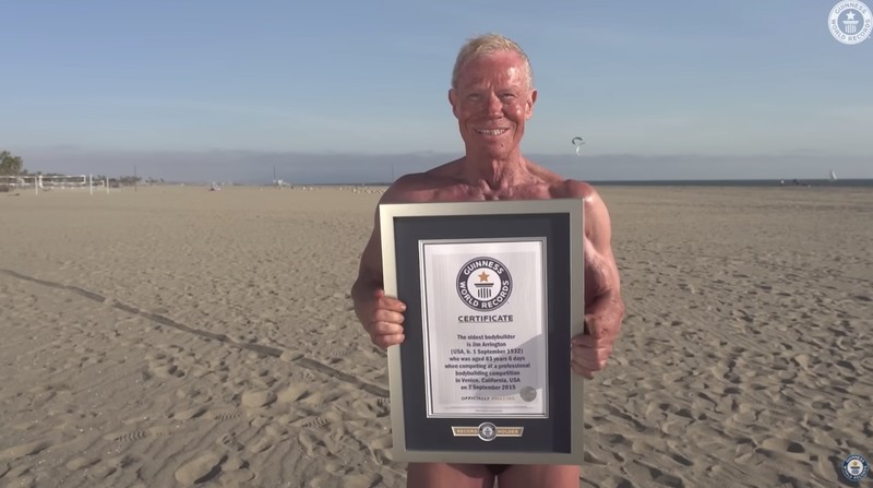 Rekor Dunia Guinness mencatatkan rekornya untuk binaragawan tertua di dunia, Jim Arrington yang berusia 90 tahun. (Tangkapan Layar Youtube guinnessworldrecords)