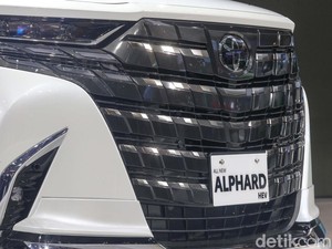 Makin Banyak Orang Kaya Beli Mobil Mewah