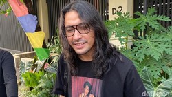 Ello Tak Pernah Mau Bawa Lagu Dewa 19 Saat Manggung Solo, Ini Alasannya