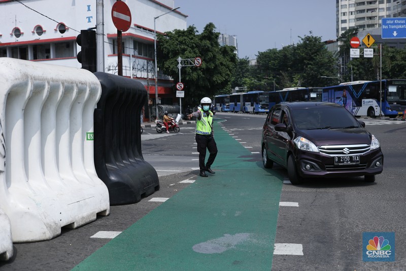 Jelang Demo, Jalan Menuju Istana Negara Dipasang Beton Hingga Kawat Berduri. (CNBC Indonesia/Tri Susilo) Jelang Demo, Jalan Menuju Istana Negara Dipasang Beton Hingga Kawat Berduri. (CNBC Indonesia/Tri Susilo)