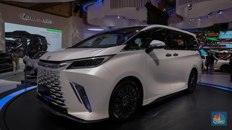 Meluncur di GIIAS 2023, Ini Wujud Alphard Hybrid. (CNBC Indonesia/Faisal Rahman) Meluncur di GIIAS 2023, Ini Wujud Alphard Hybrid. (CNBC Indonesia/Faisal Rahman)