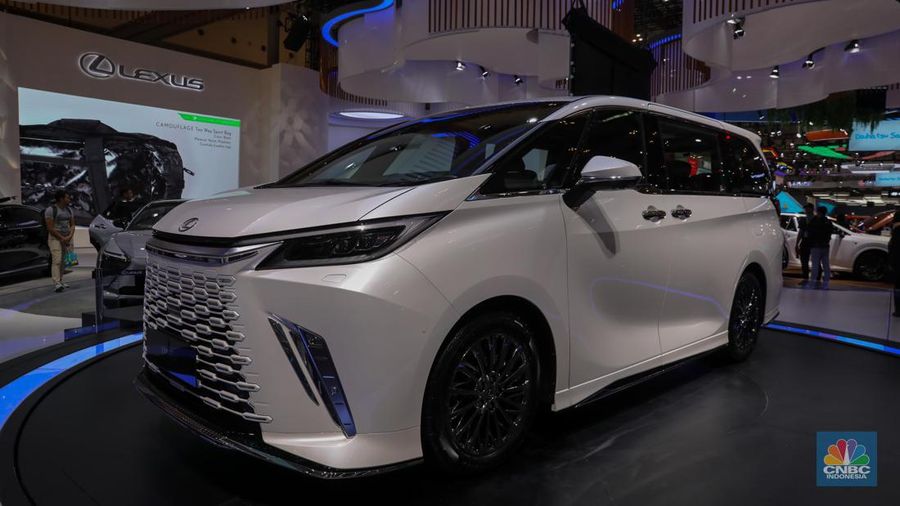 Meluncur di GIIAS 2023, Ini Wujud Alphard Hybrid. (CNBC Indonesia/Faisal Rahman)
