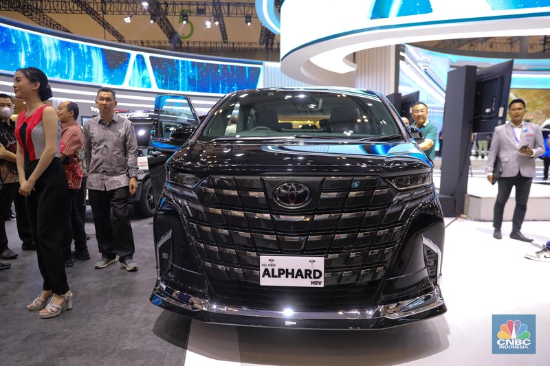 Meluncur di GIIAS 2023, Ini Wujud Alphard Hybrid. (CNBC Indonesia/Faisal Rahman)