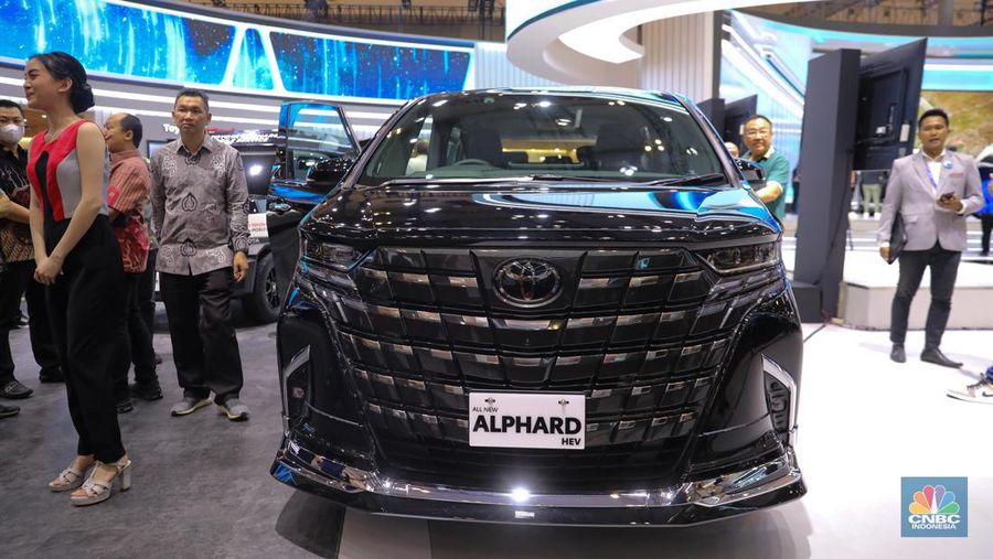Meluncur di GIIAS 2023, Ini Wujud Alphard Hybrid. (CNBC Indonesia/Faisal Rahman)
