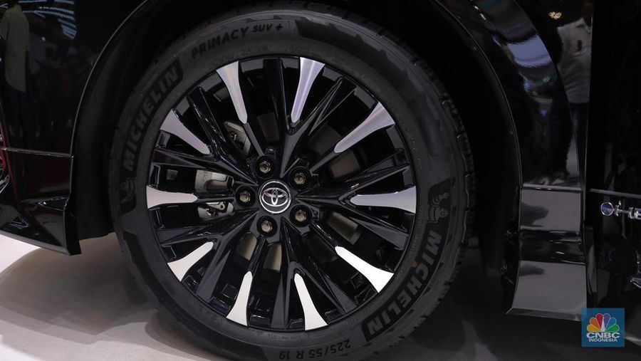 Meluncur di GIIAS 2023, Ini Wujud Alphard Hybrid. (CNBC Indonesia/Faisal Rahman)