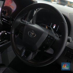 Nasib Mobil Harga Miliaran, Alphard Terlaris-Merek Ini Cuma Laku 1
