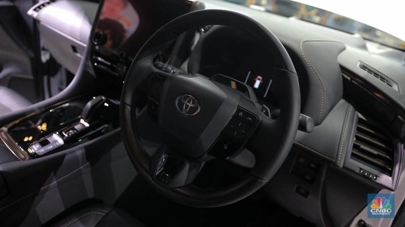 Meluncur di GIIAS 2023, Ini Wujud Alphard Hybrid. (CNBC Indonesia/Faisal Rahman)
