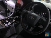 Nasib Mobil Harga Miliaran, Alphard Terlaris-Merek Ini Cuma Laku 1