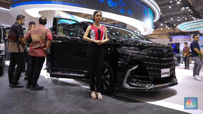 Meluncur di GIIAS 2023, Ini Wujud Alphard Hybrid. (CNBC Indonesia/Faisal Rahman)