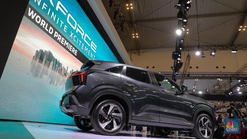 Mitsubishi kembali meluncurkan mobil Sport Utility Vehicle (SUV), yakni Mitsubishi XForce dalam pameran Gaikindo Indonesia International Auto Show (GIIAS) 2023 yang berlangsung di ICE BSD, City, Kamis (10/8/2023). (CNBC Indonesia/Faisal Rahman)