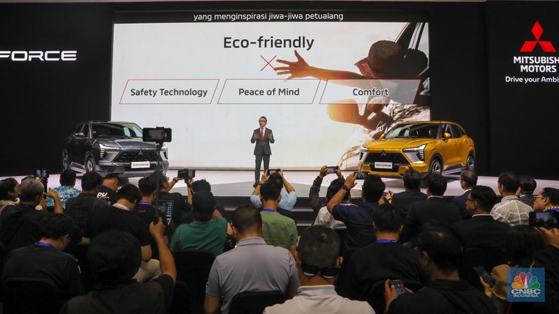 Mitsubishi kembali meluncurkan mobil Sport Utility Vehicle (SUV), yakni Mitsubishi XForce dalam pameran Gaikindo Indonesia International Auto Show (GIIAS) 2023 yang berlangsung di ICE BSD, City, Kamis (10/8/2023). (CNBC Indonesia/Faisal Rahman)