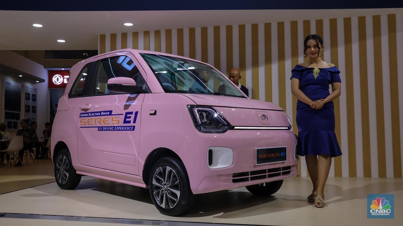 Mobil Baru Pabrikan China SERES. (CNBC Indonesia/Faisal Rahman) Mobil Baru Pabrikan China SERES. (CNBC Indonesia/Faisal Rahman)