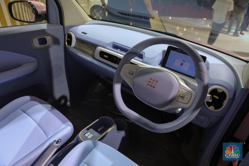 Mobil Baru Pabrikan China SERES. (CNBC Indonesia/Faisal Rahman) Mobil Baru Pabrikan China SERES. (CNBC Indonesia/Faisal Rahman)