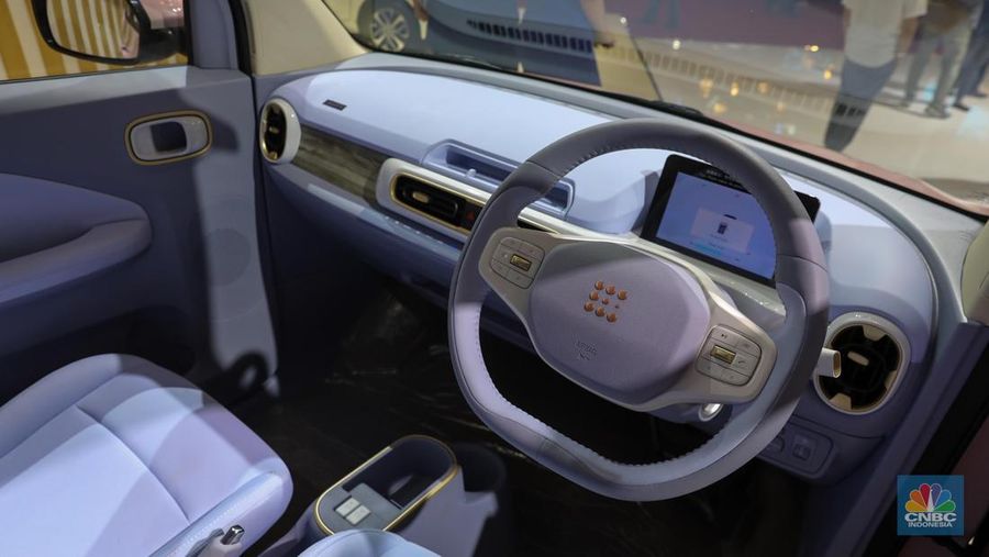 Mobil Baru Pabrikan China SERES. (CNBC Indonesia/Faisal Rahman)