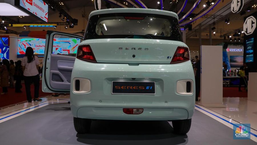 Mobil Baru Pabrikan China SERES. (CNBC Indonesia/Faisal Rahman)