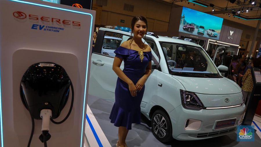 Mobil Baru Pabrikan China SERES. (CNBC Indonesia/Faisal Rahman)