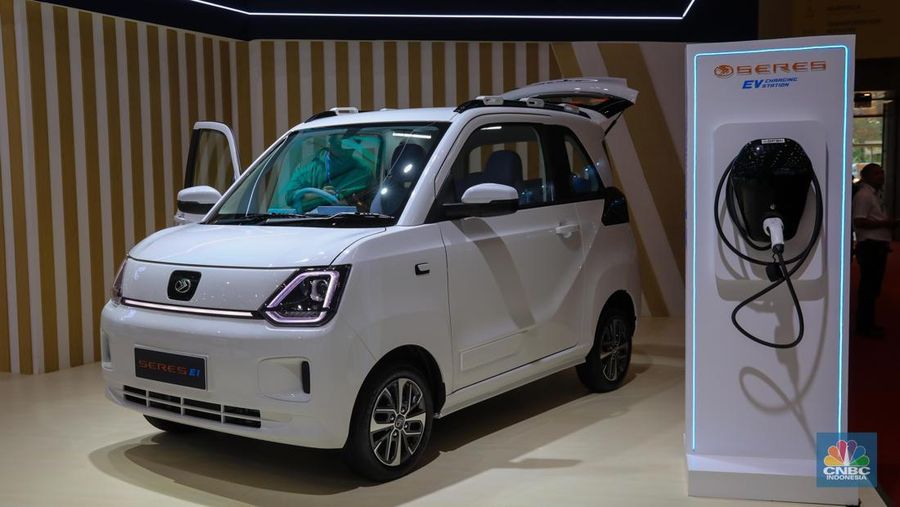 Mobil Baru Pabrikan China SERES. (CNBC Indonesia/Faisal Rahman)