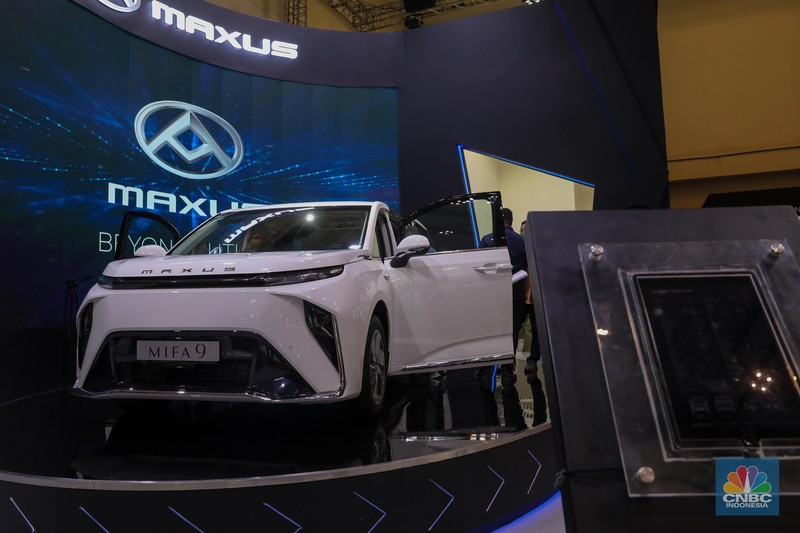 Meluncur di GIIAS 2023, Ini Wujud Alphard Hybrid. (CNBC Indonesia/Faisal Rahman) Meluncur di GIIAS 2023, Ini Wujud Alphard Hybrid. (CNBC Indonesia/Faisal Rahman)