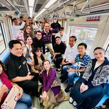 Momen Jokowi Ajak Cak Lontong Cs Jajal LRT Bekasi-Dukuh Atas