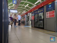 Jokowi Ajak Chelsea Islan Hingga Desta Jajal LRT Jabodebek