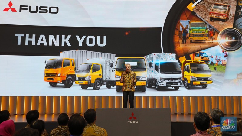PT. Krama Yudha Tiga Berlian Motors (KTB), distributor resmi kendaraan niaga dari Mitsubishi Fuso di Indonesia, berpartisipasi di ajang pameran otomotif terbesar. KTB menampilkan sebanyak 60-unit Canter special edition sekaligus Merayakan ulang tahun Canter ke-60. PT. Krama Yudha Tiga Berlian Motors (KTB), distributor resmi kendaraan niaga dari Mitsubishi Fuso di Indonesia, berpartisipasi di ajang pameran otomotif terbesar. KTB menampilkan sebanyak 60-unit Canter special edition sekaligus Merayakan ulang tahun Canter ke-60. (CNBC Indonesia/Faisal Rahman)
