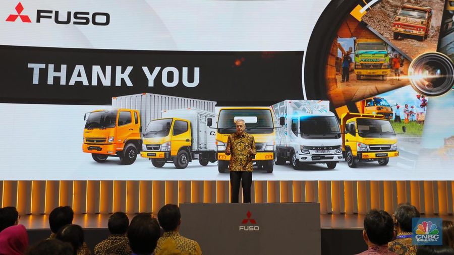 PT. Krama Yudha Tiga Berlian Motors (KTB), distributor resmi kendaraan niaga dari Mitsubishi Fuso di Indonesia, berpartisipasi di ajang pameran otomotif terbesar. KTB menampilkan sebanyak 60-unit Canter special edition sekaligus Merayakan ulang tahun Canter ke-60. (CNBC Indonesia/Faisal Rahman)